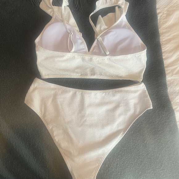 New - never worn White ruffled straps Bikini. Size Large - Picture 2 of 4